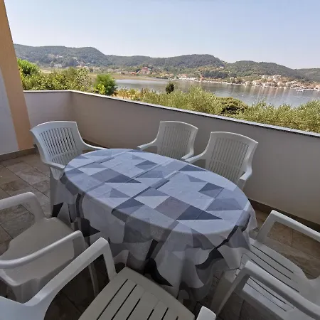 Haus Maro Supetarska Draga